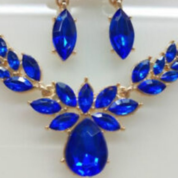 Beautiful Royal Sapphire Blue Rhinestone Antique Gold Necklace Earring Set - Picture 3 of 6